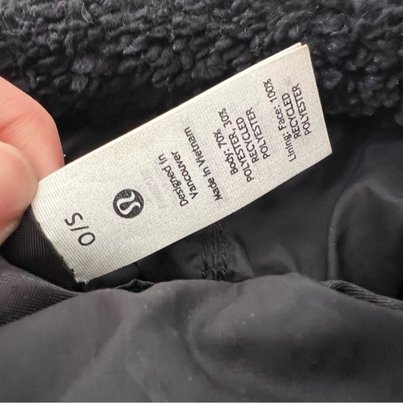 Lululemon Crossbody Fleece Bucket Bag 2.5L - black - Picture 7 of 9